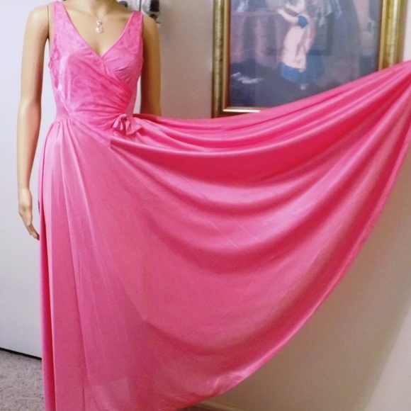 Meet your Posher, Joyce Dean - Picture 3 of 8